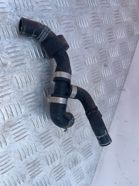 Патрубок системы охлаждения 04L122073E Audi Q3