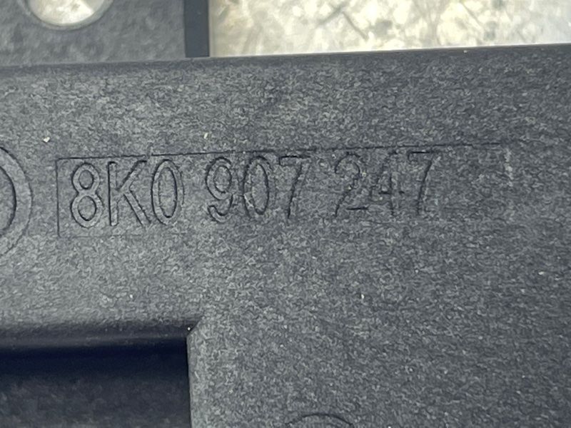 Антена безключового доступу (KESSY) 8K0907247 Audi A8 Audi A4, Audi A4 Allroad, Audi A5, Audi A6, Audi A7, Audi A8, Audi Q5, Audi RS5, Audi RS7, Audi S4, Audi S5, Audi S6, Audi S7, Audi S8, Audi SQ5