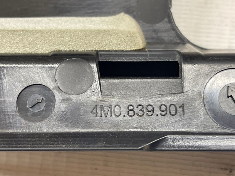 Накладка 4M0839901 Audi Q7