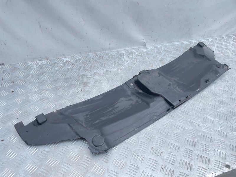Накладка радіатора 4G0807081D Audi A6
