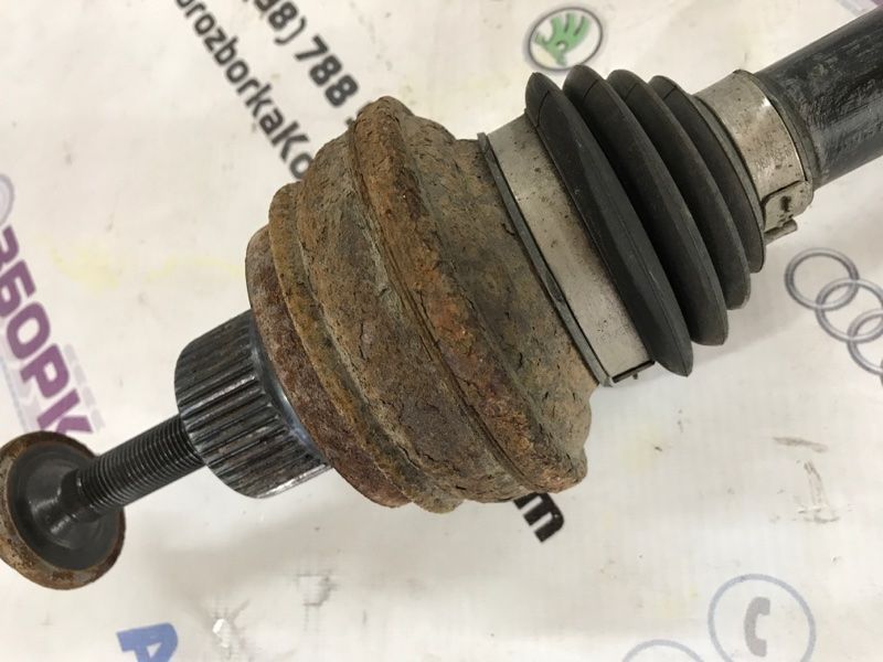 Піввісь 8R0501203C Audi A6