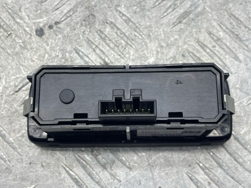 Кнопка відкривання кришки багажника 32350330 Polestar 2