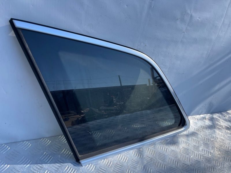 Бічне скло дверей Audi Q7