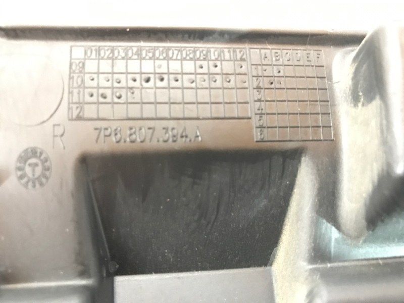 Направляюча заднього бампера 7P6807394A Volkswagen Touareg