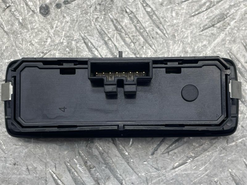 Кнопка відкривання кришки багажника 32350330 Polestar 2