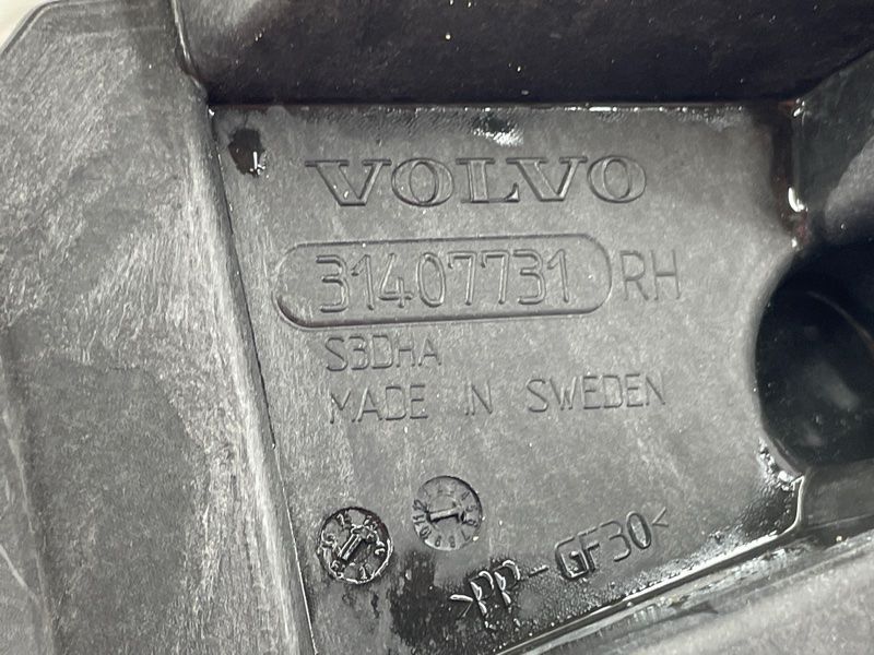 Кронштейн заднього бампера 31407731 Volvo XC90