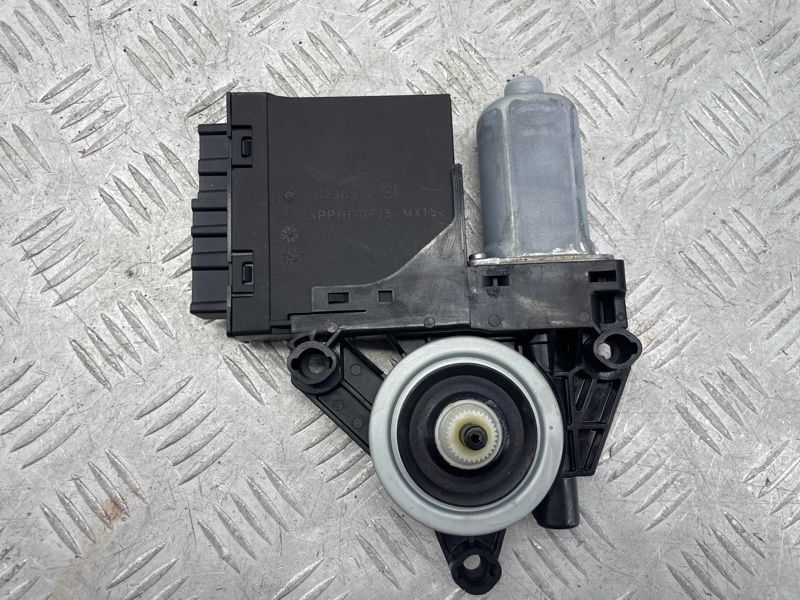 Блок управления двери 31674757 Volvo XC60