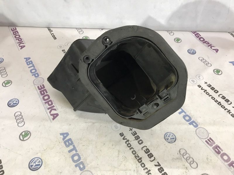 Повітрозабірник 7L0819049 Audi Q7