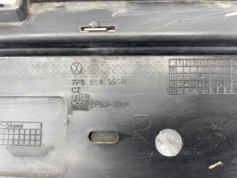 Накладка дверей 7P6854950H Volkswagen Touareg