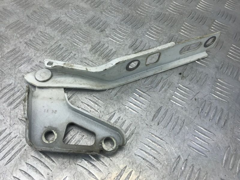 Петля капота 4L0823301 Audi Q7