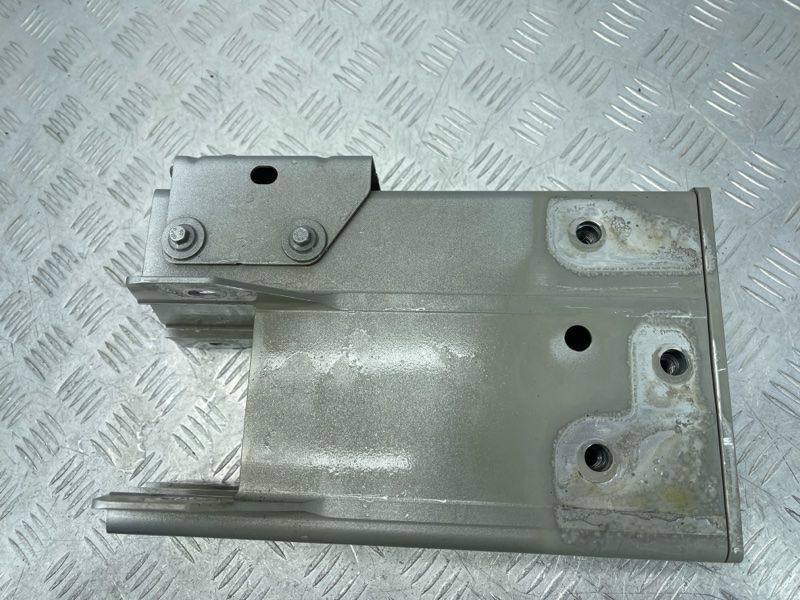 Кронштейн підсилювача бампера 32377071 Volvo XC60