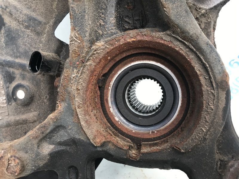 Поворотний кулак / цапфа 7P6407245A Volkswagen Touareg