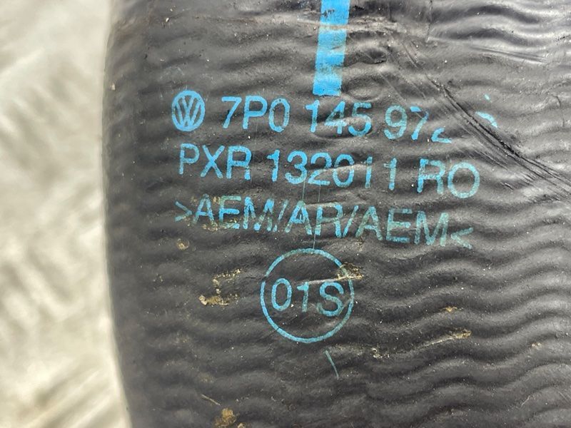 Патрубок інтеркулера 7P0145972D Volkswagen Touareg