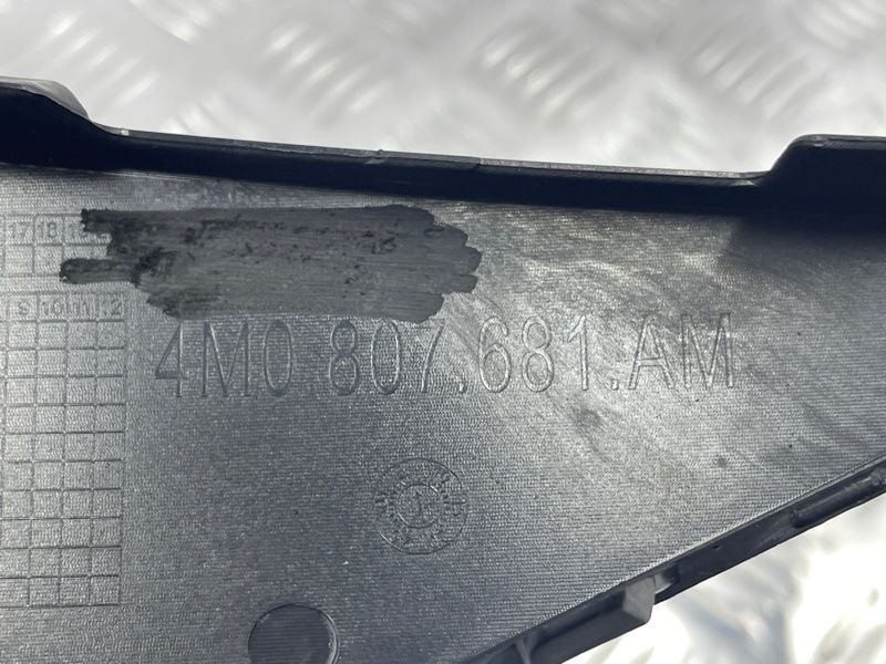 Решітка повітрозабірника бампера 4M0890681A Audi Q7