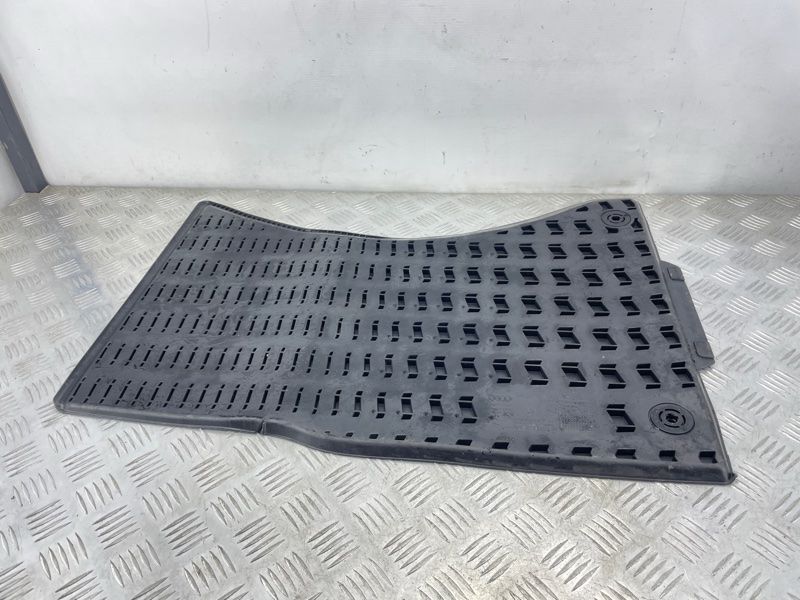 Килимок салону 8R1061501041 Audi Q5