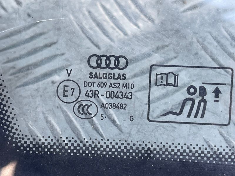 Бічне скло дверей Audi Q7