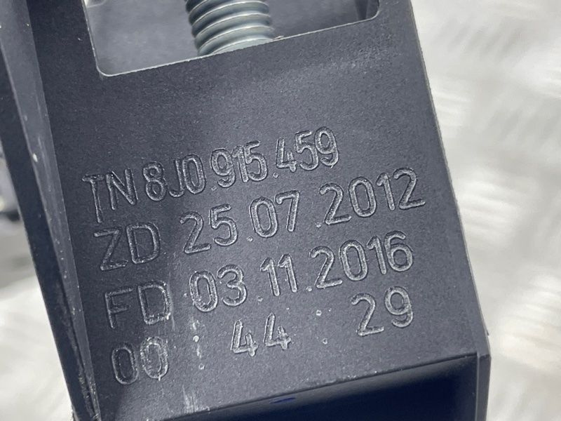 Клемма аккумулятора 8J0915459 Audi A6