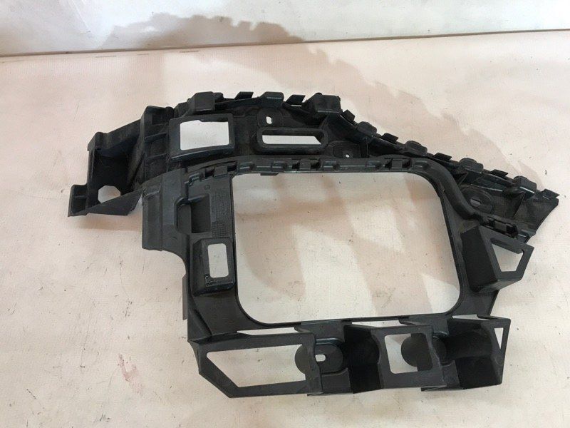 Направляюча заднього бампера 7P6807394A Volkswagen Touareg