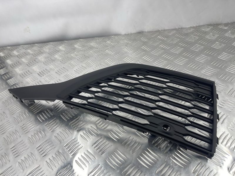 Решітка повітрозабірника бампера 4M0890681A Audi Q7