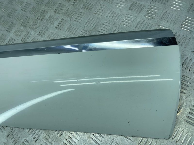 Накладка дверей 7P6854950H Volkswagen Touareg