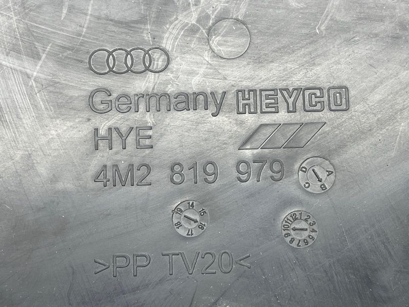 Водосток 4M2819979B Audi Q7