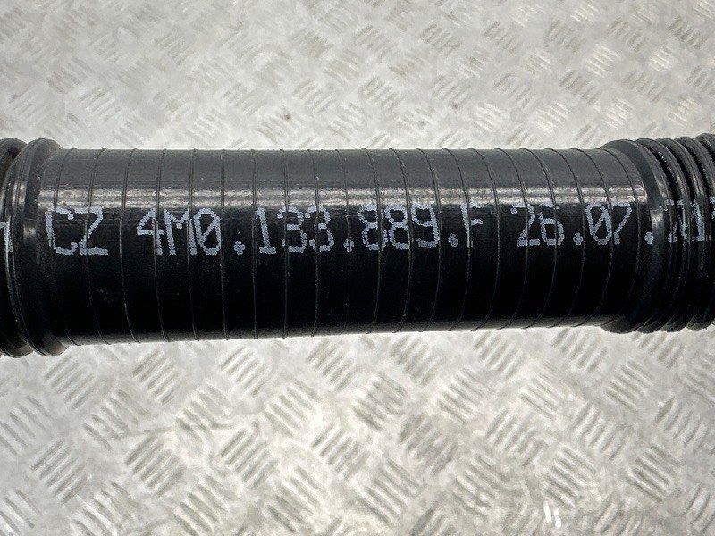 Патрубок 4M0133889F Audi Q7