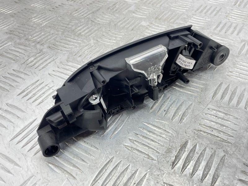 Ручка дверей внутрішня 4L0837020 Audi Q7