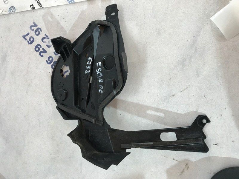 Накладка стійки лобового скла LJ6BS02476AE Ford Escape