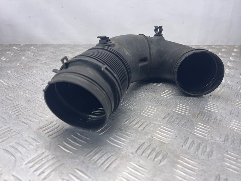 Патрубок повітряного фільтра 7P6129684B Volkswagen Touareg