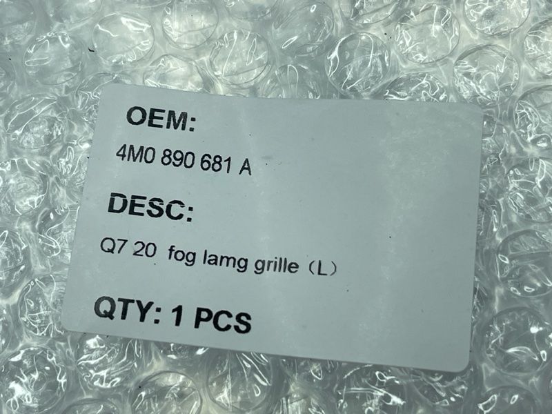 Решітка повітрозабірника бампера 4M0890681A Audi Q7