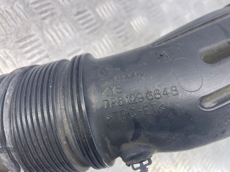 Патрубок повітряного фільтра 7P6129684B Volkswagen Touareg