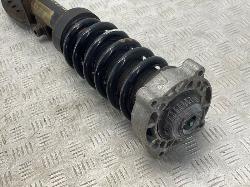 Стійка амортизатора в зборі з пружиною 7L8413031K Audi Q7