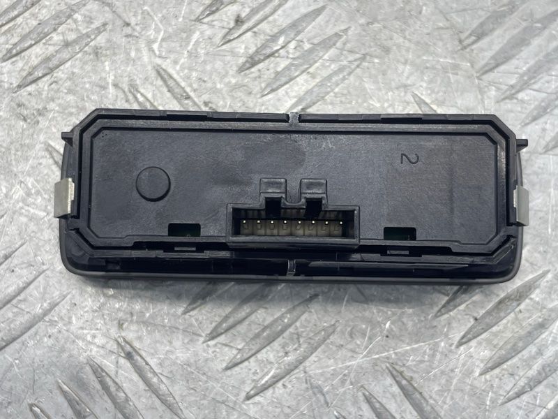 Кнопка открывания крышки багажника 31443873 Volvo XC60