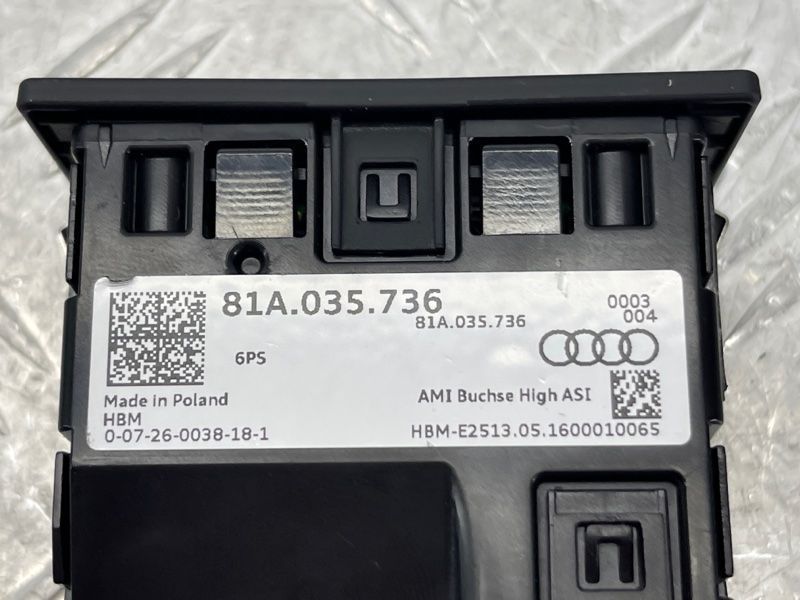 Роз'єм для підключення зовнішніх аудіоджерел (2x USB + 1x AUX-IN) 81A035736 Audi A6 Audi A3, Audi A6, Audi A7, Audi RS3, Audi S6