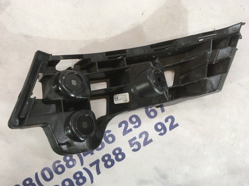 Направляющая / Крепление / Кронштейн бампера 17A807453 Volkswagen Jetta