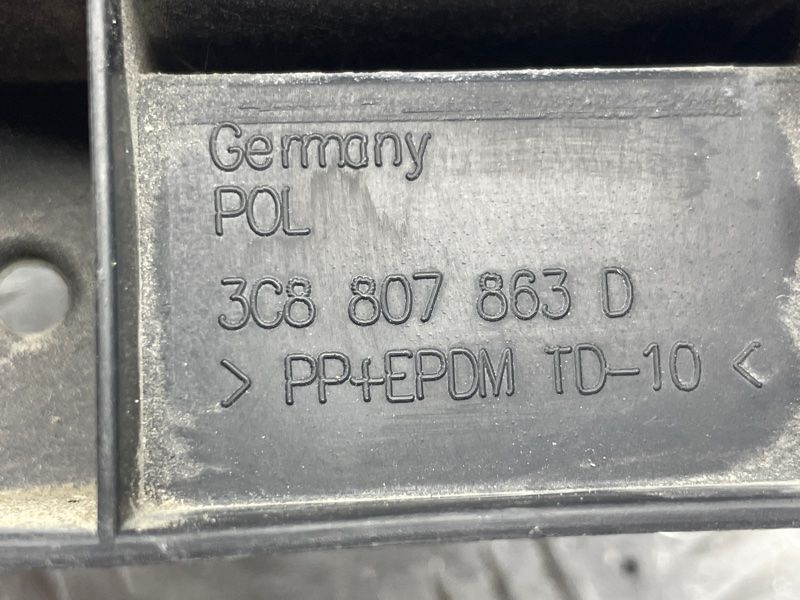 Направляюча / кріплення / кронштейн бампера 3C8807863D Volkswagen CC