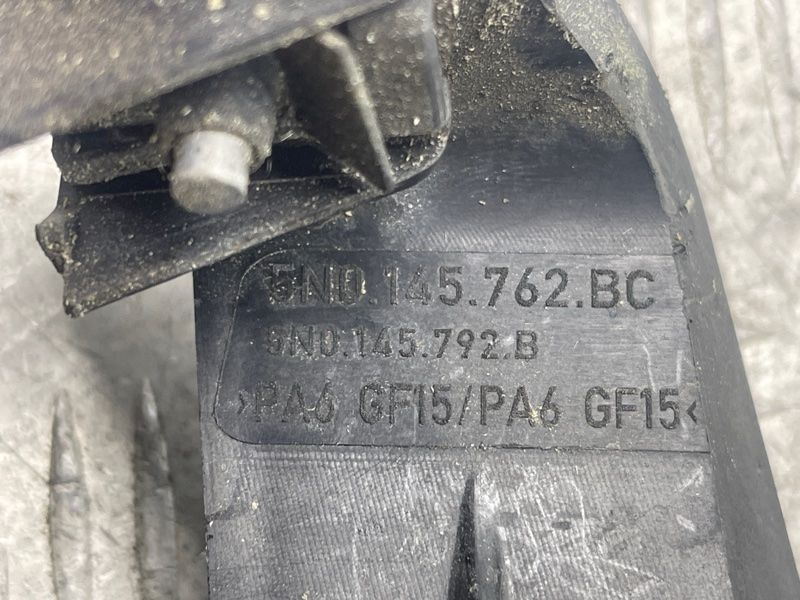 Напірна труба інтеркулера 5N0145762BC Audi Q3