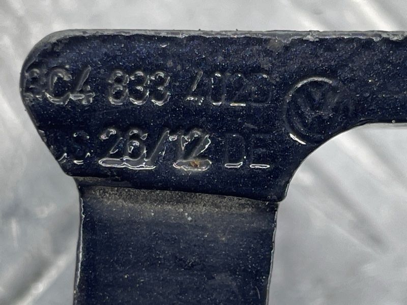 Петля дверей верхня 3C4833402D Volkswagen CC