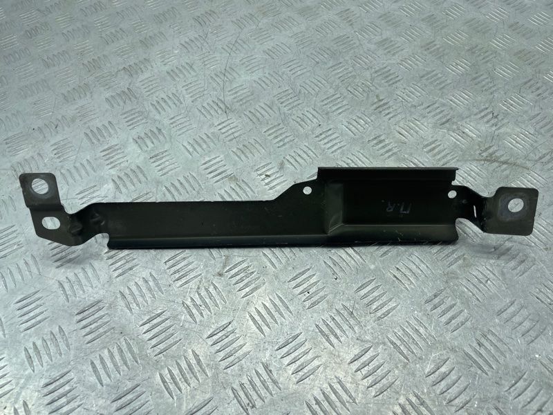 Кріплення крила 31424581 Volvo XC60