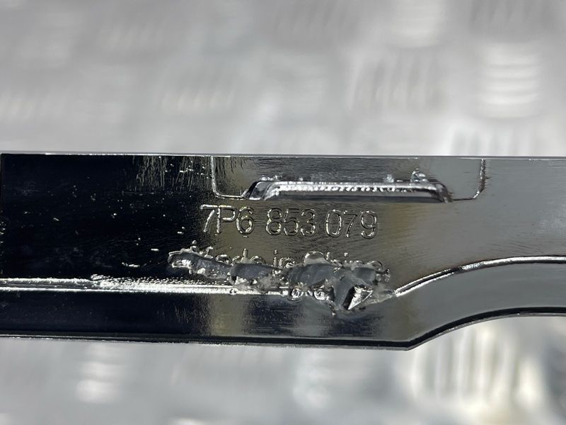 Молдинг переднего бампера 7P68530792ZZ Volkswagen Touareg