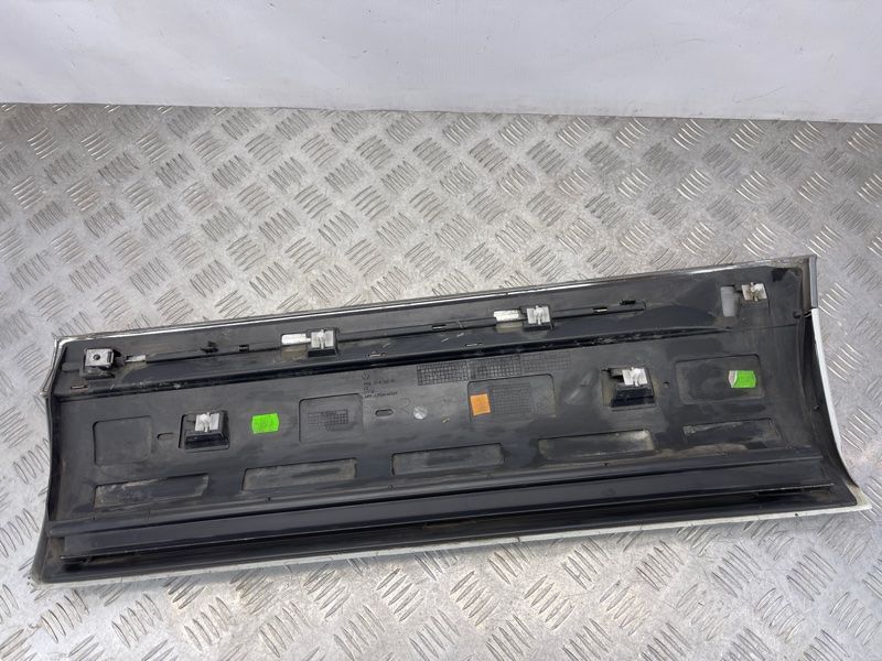 Накладка дверей 7P6854950H Volkswagen Touareg