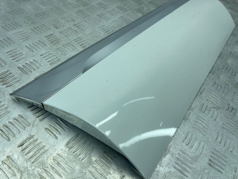 Накладка дверей 7P6854950H Volkswagen Touareg