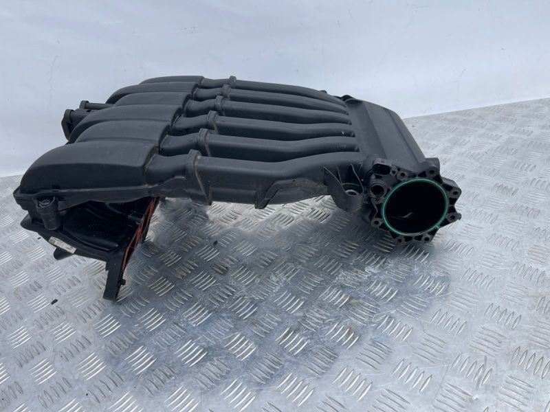Колектор впускний 03H133201AE Volkswagen Touareg