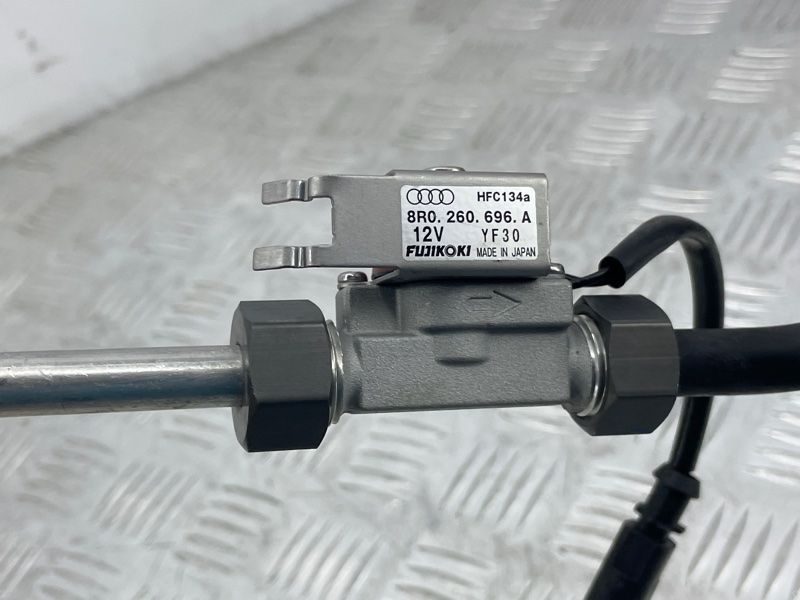 Клапан 8R0260696A Audi Q5