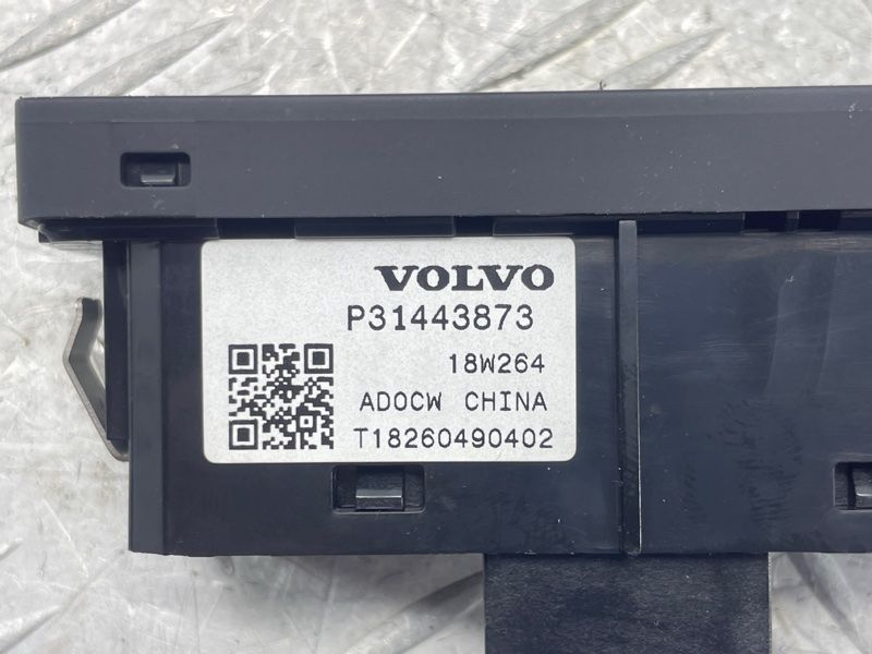 Кнопка открывания крышки багажника 31443873 Volvo XC60