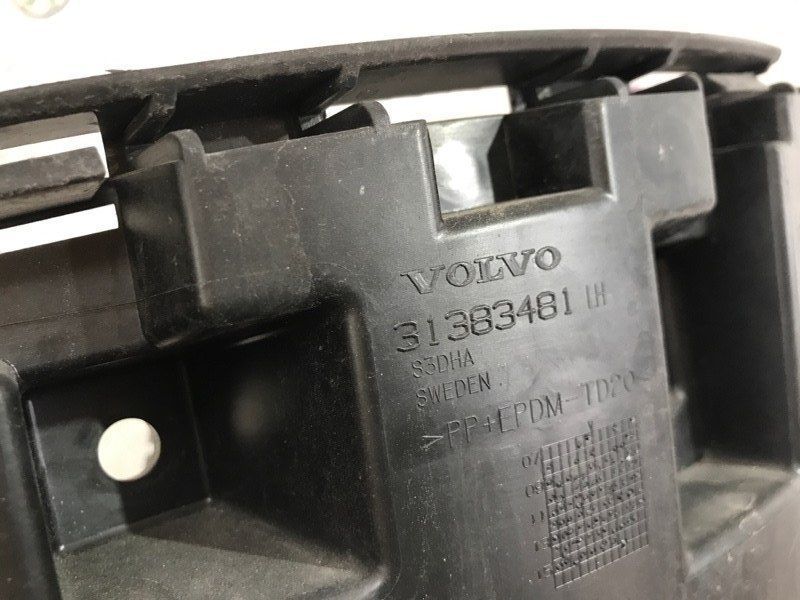Кронштейн заднего бампера 31383481 Volvo XC60