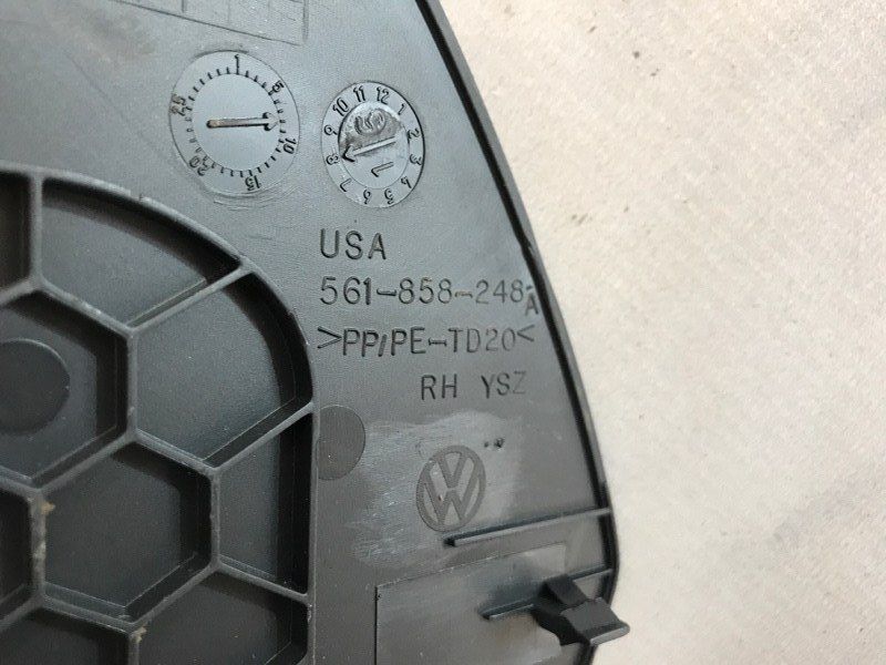 Накладка торпедо 561858248A Volkswagen Passat