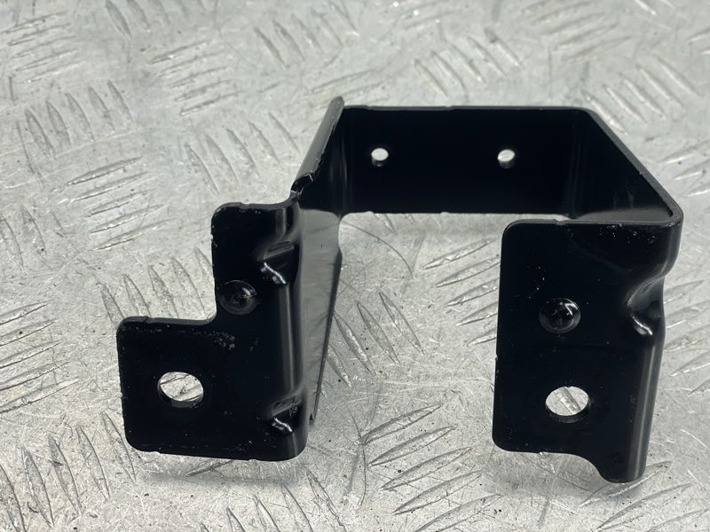 Кронштейн 8R0813383H Audi Q5