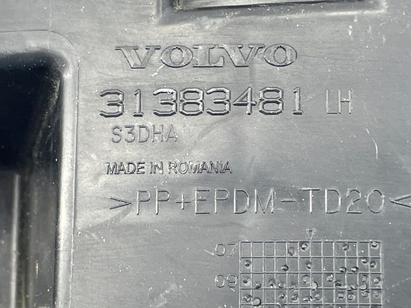 Кронштейн заднього бампера Volvo XC60