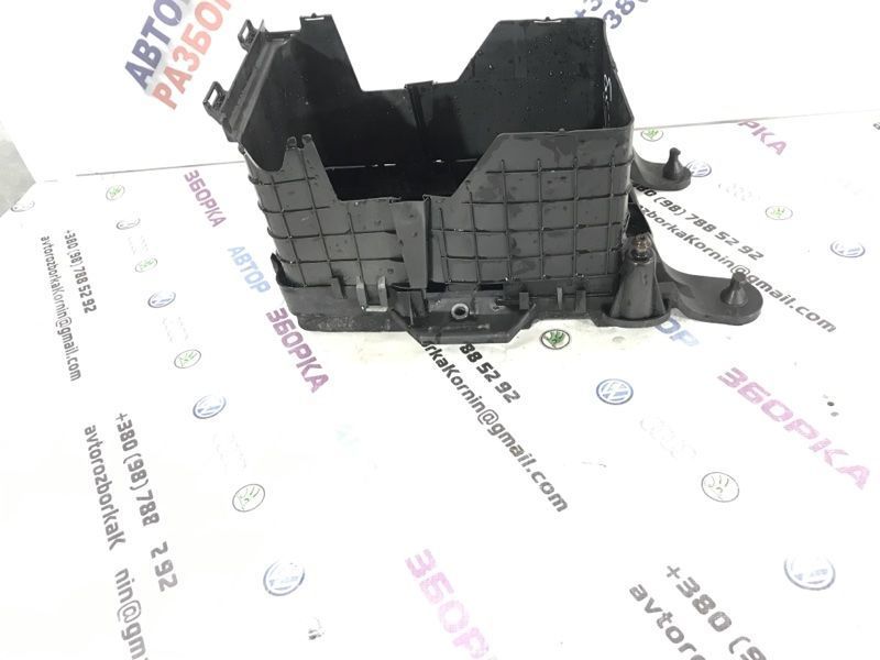 Піддон для акумулятора 1K0915325B Volkswagen CC